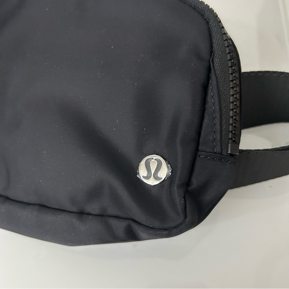 LULULEMON EVERYWHERE BELT BAG 1 L - Picture 7 of 8